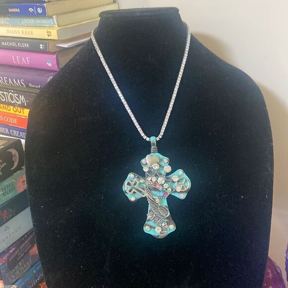 Fancy ceramic cross with jewels set on a beautiful Sterling and rhinestone 26” - Picture 2 of 10
